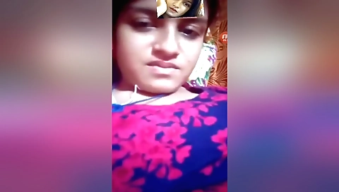 Indian brunette fingering her wet pussy on web cam