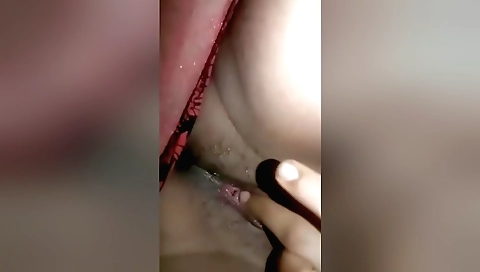 Indian chick takes off clothes and shows it on camera