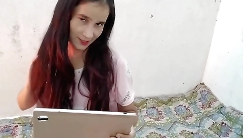 Solo amateur porn clip with a horny woman who loves to tease