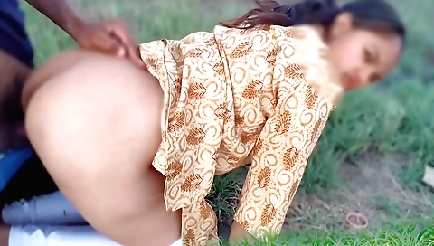 Indian girl sucks and gets her pussy fucked in the yard