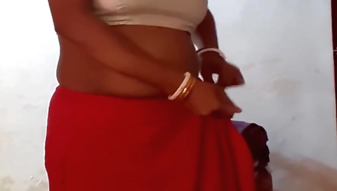 Indian brunette amateur video showing her playing around