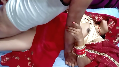 Indian bhabhi fucks her husband in the wedding video