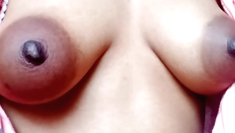 Indian chick masturbating in her bed in this solo video