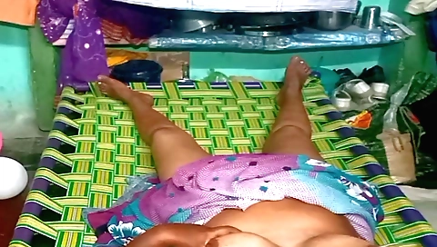 Amateur indian teen gets a creampie with the younger cousin