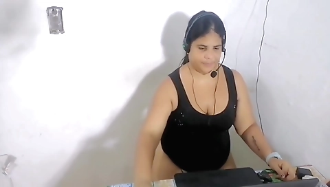Amateurs big-butt girl made a beautiful porn video