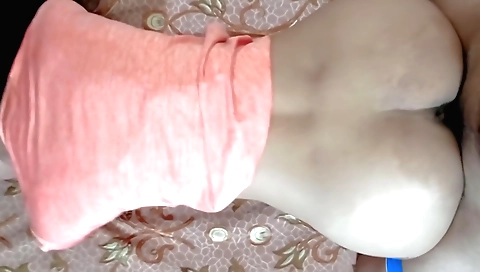 Hot amateur brunette giving a nice blowjob and fucked